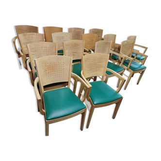 Lot de 16 fauteuils de bistrot en bois Fameg vintage