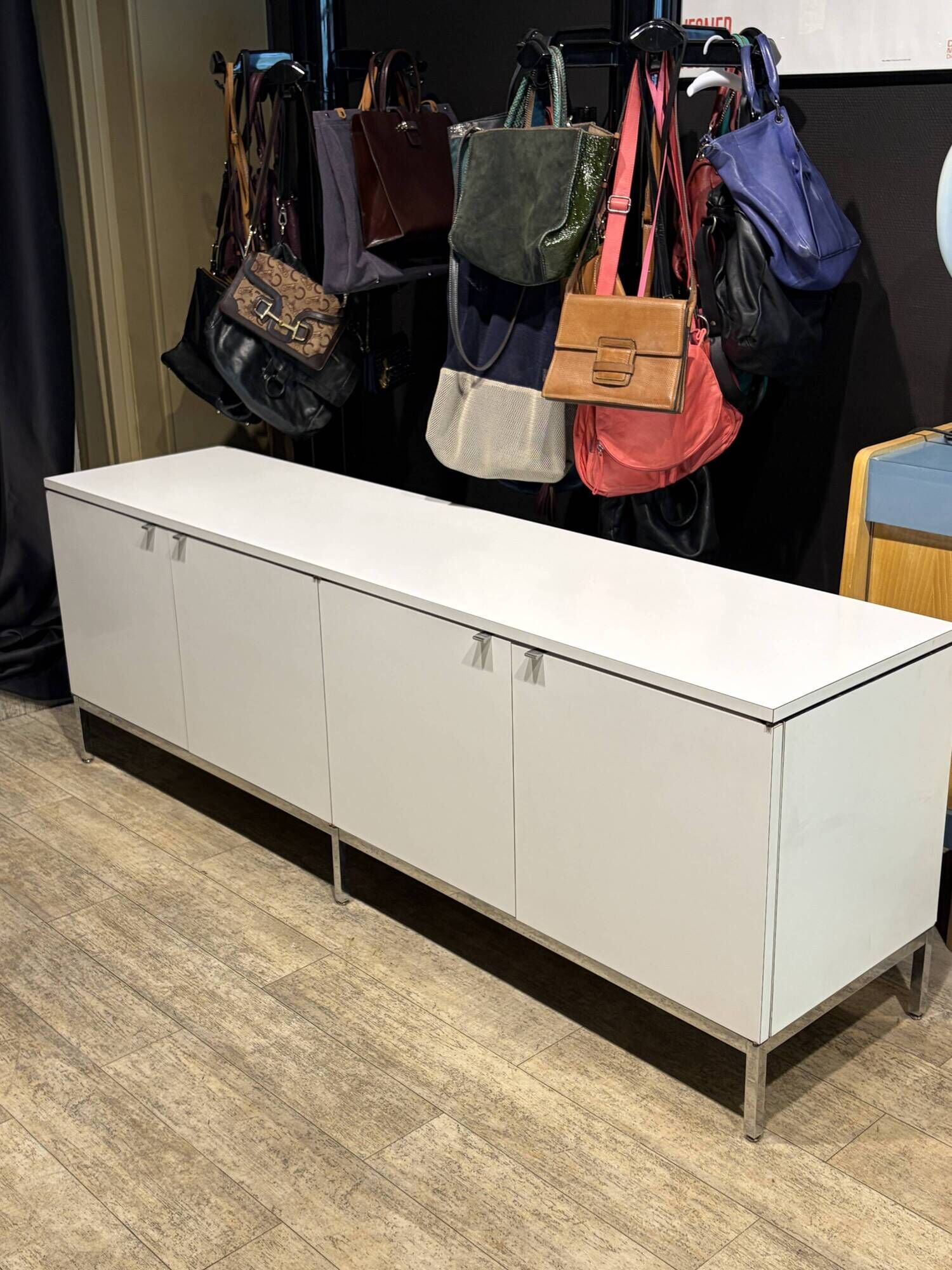 Enfilade Florence Knoll édition Knoll en bois blanc 4 portes