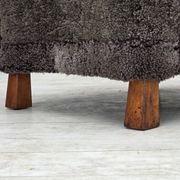 Années 1960, design danois, fauteuil rembourré, véritable peau de mouton.