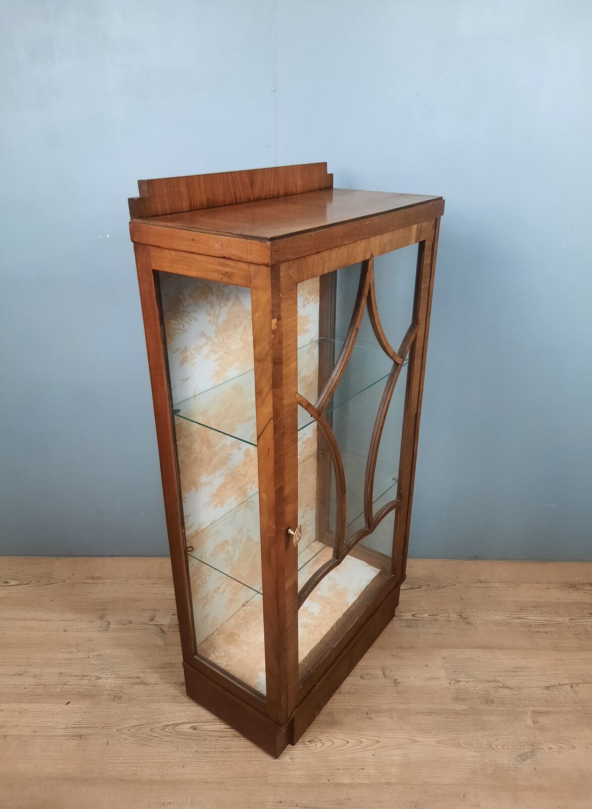 English art deco style showcase