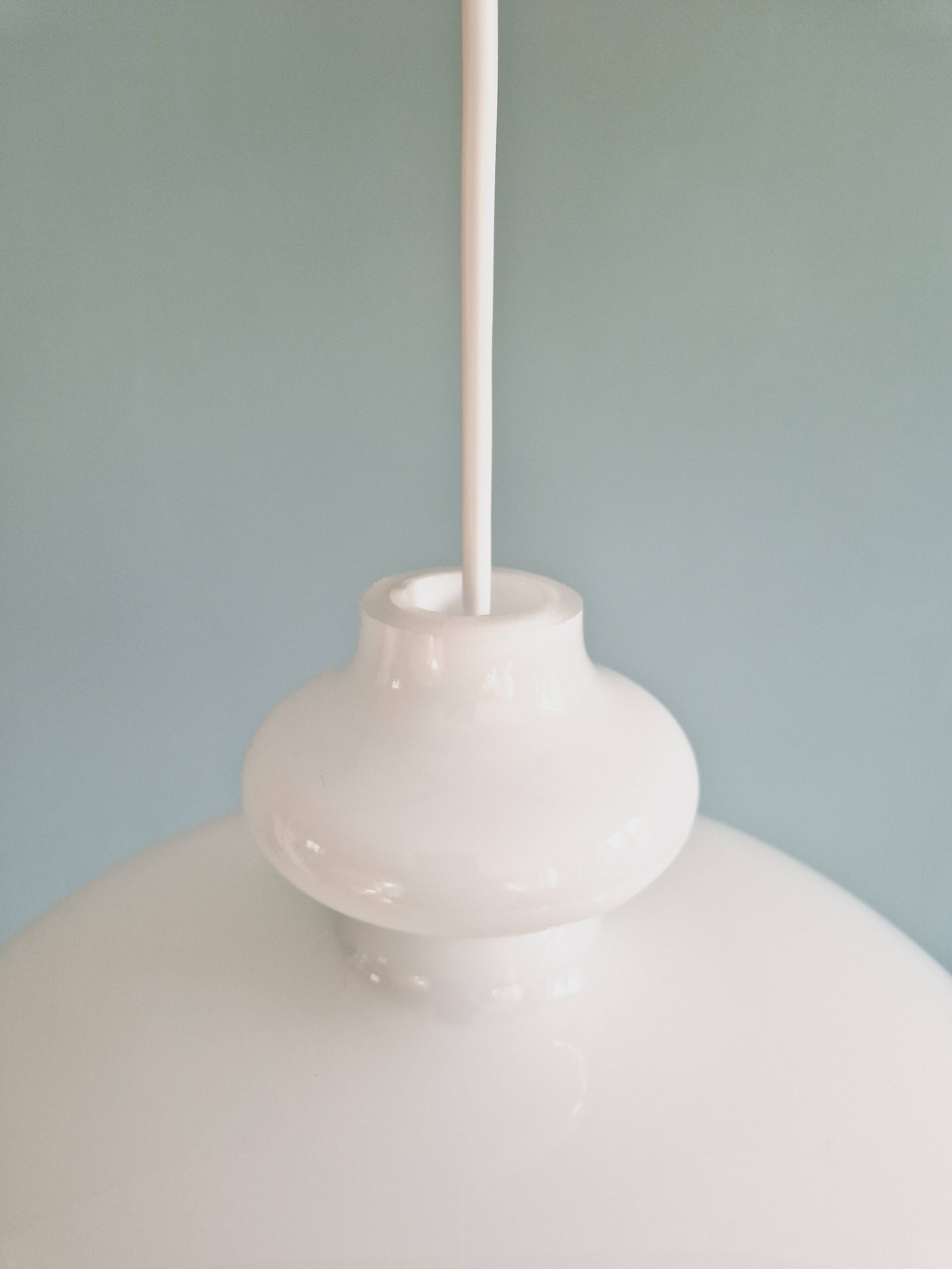 Suspension scandinave en opaline blanche, H.A. Jakobsson, 1960