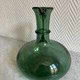 Carafe en verre verte forme bombée