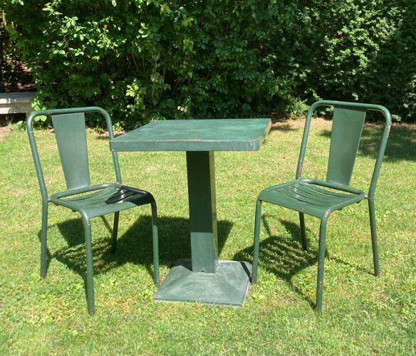 Ensemble Tolix, 2 chaises t4 et une table Tolix mini kub