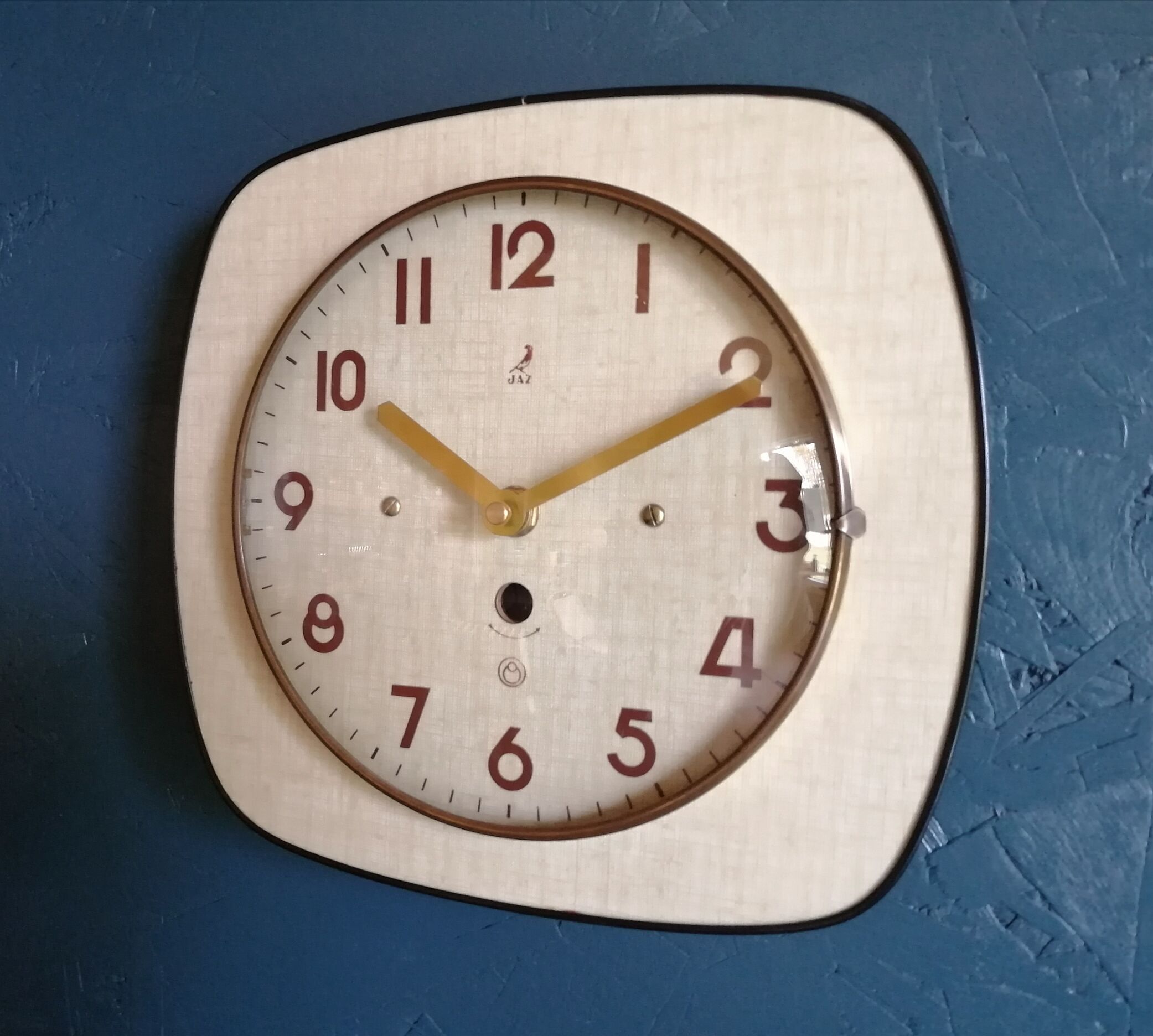 Vintage formica silent wall clock "Jaz cream"