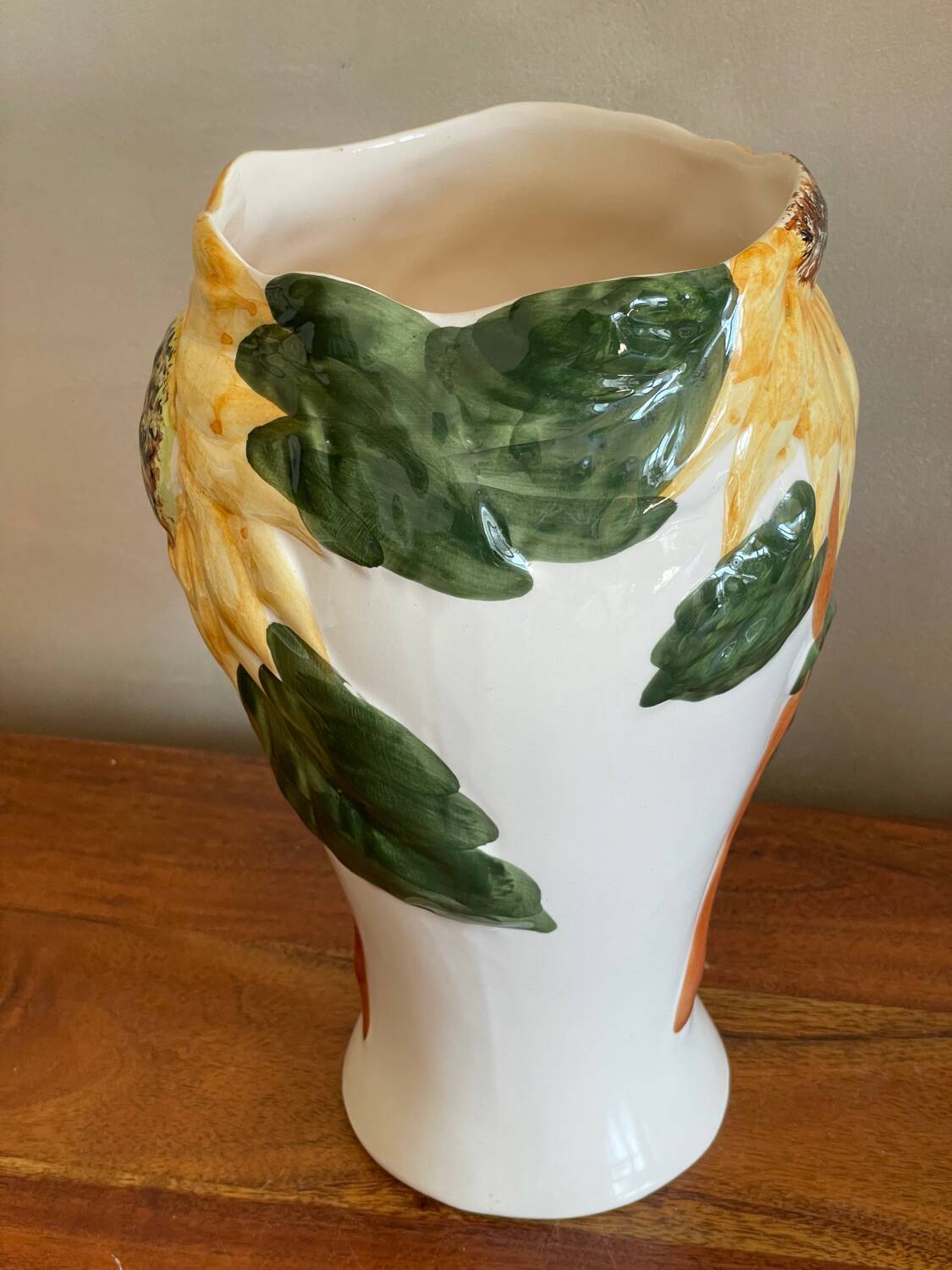 Sunflower decor vase