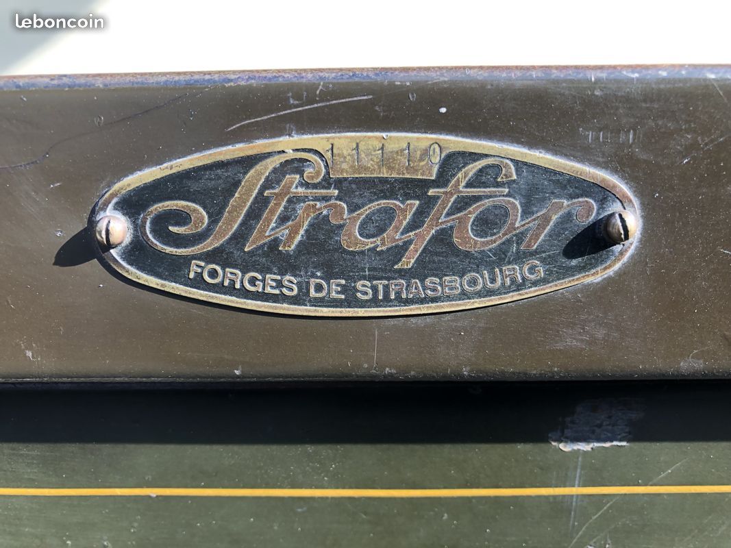 Lot 2 furniture Strafor