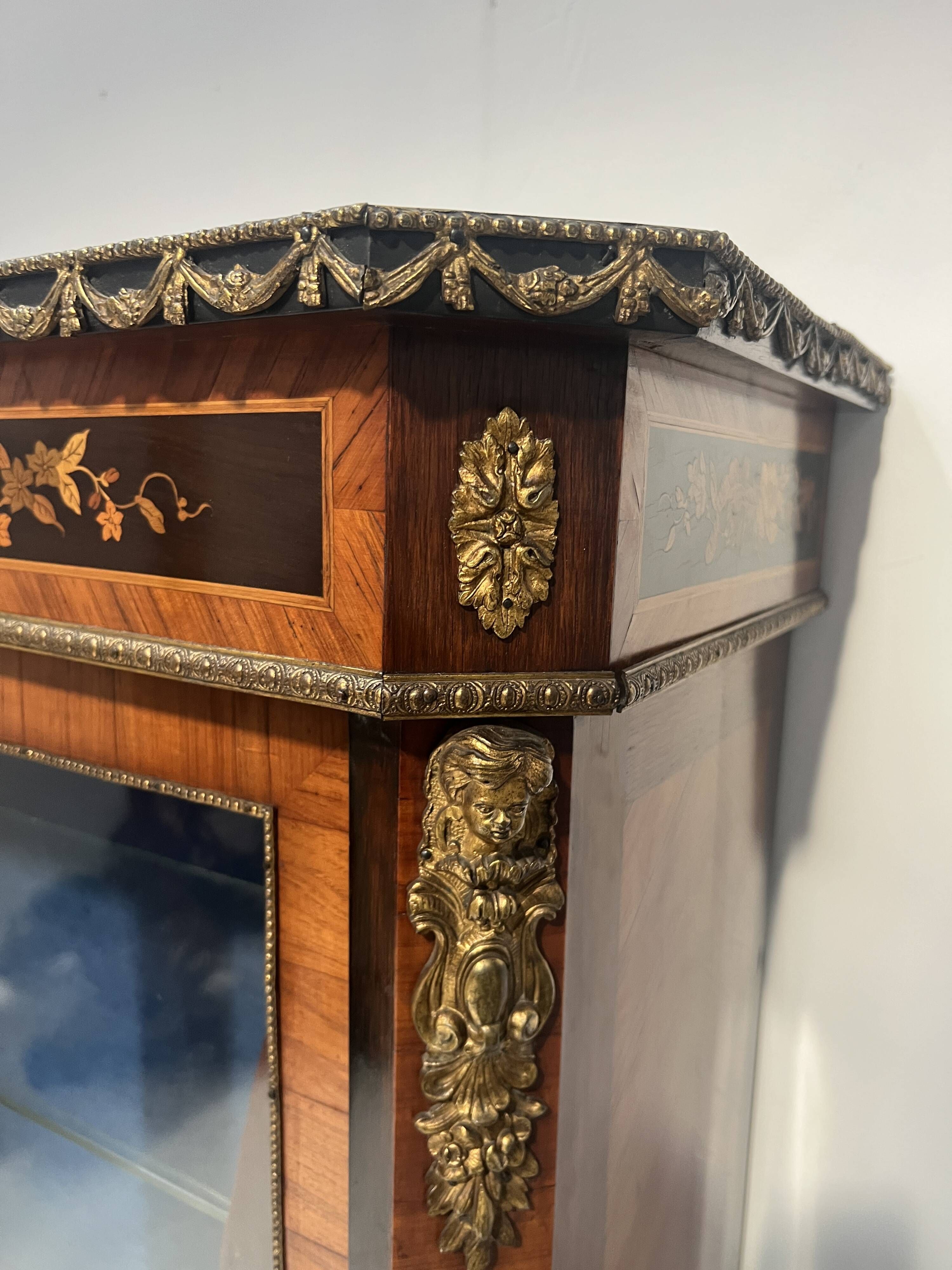 Napoleon III display cabinet in rosewood veneer and marquetry, 19th century.