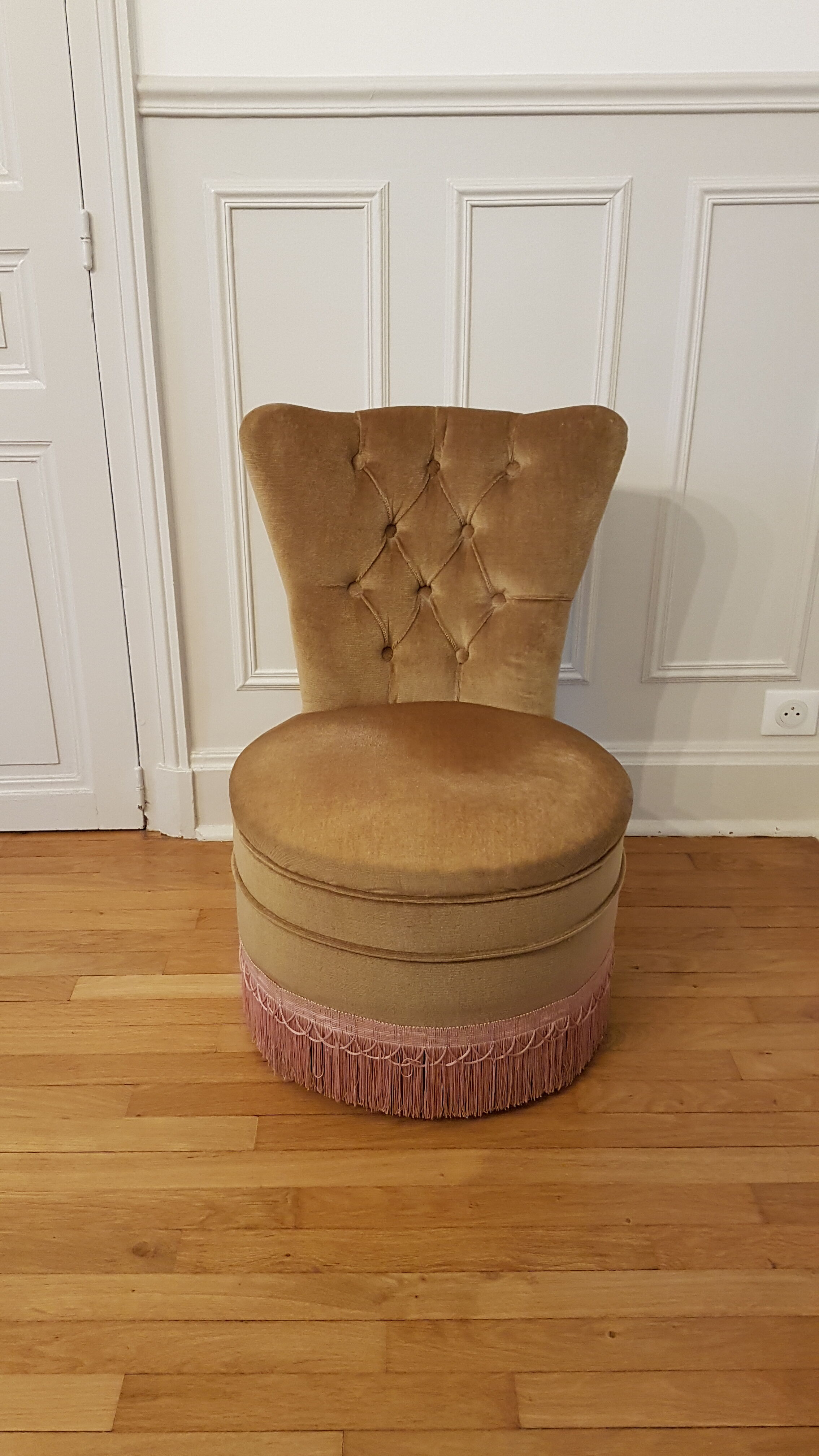 Toad armchair