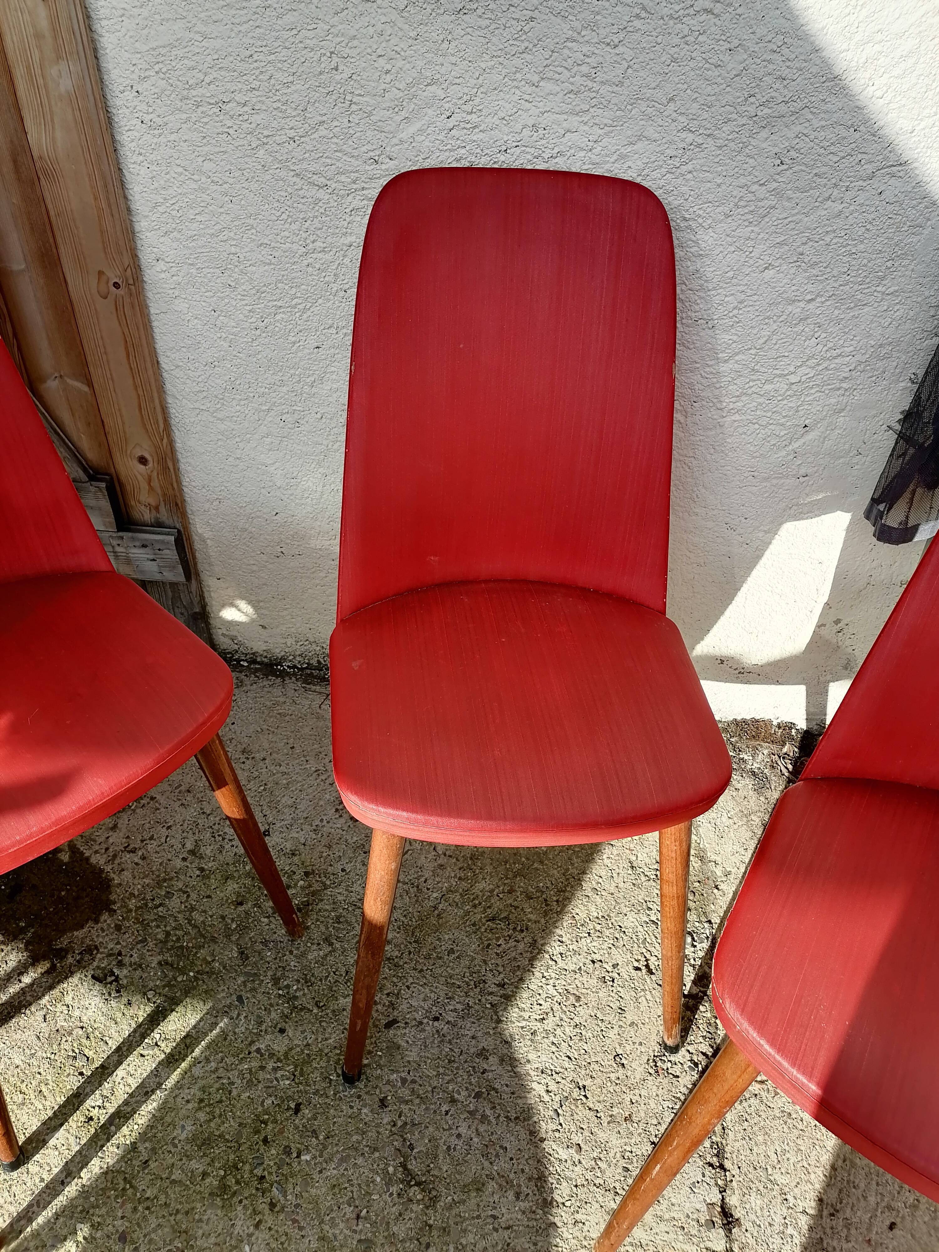 Lot de 6 chaises skaï rouges 1960 style scandinave