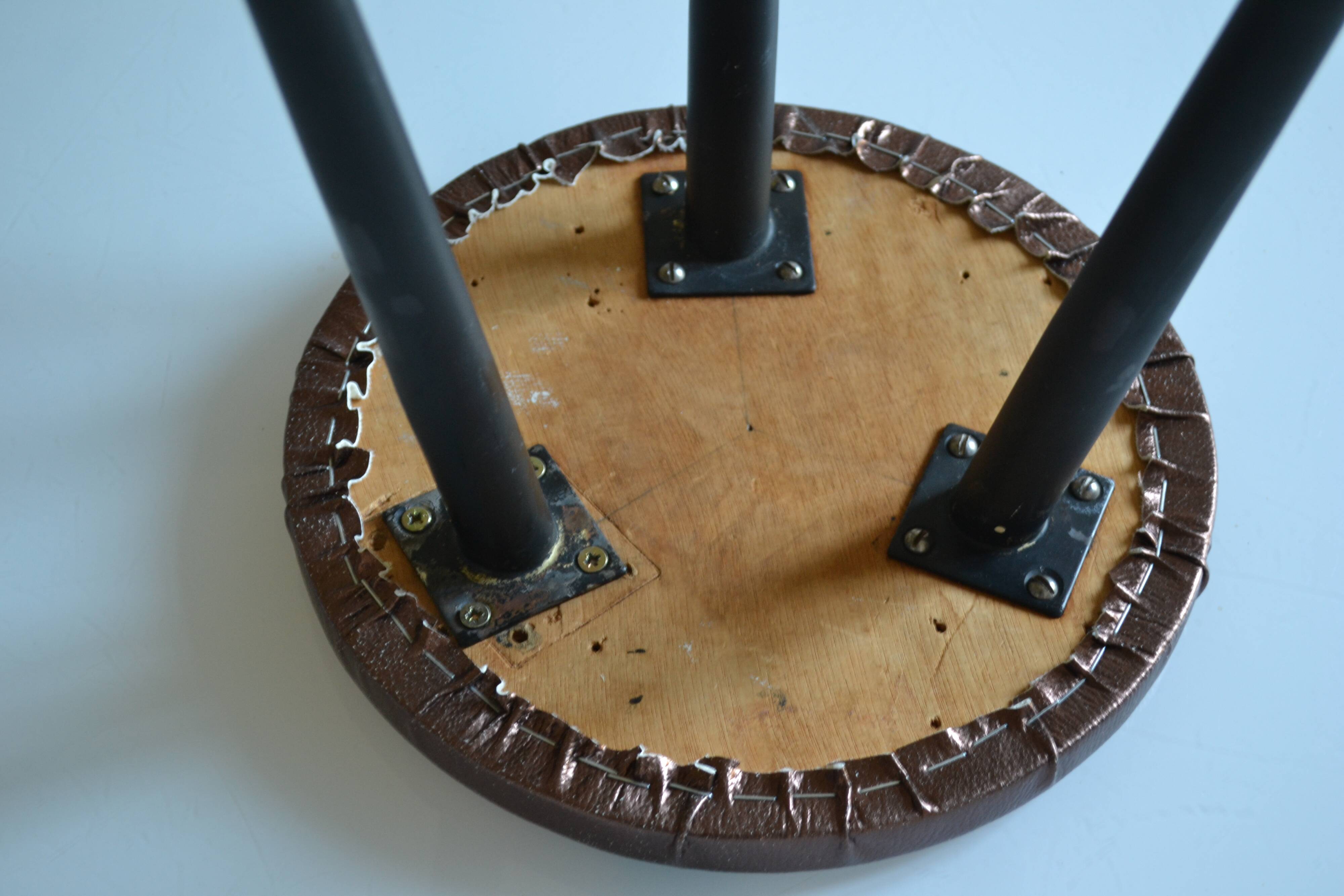 Table d'appoint, bout de canapé, petit guéridon tripode 1950