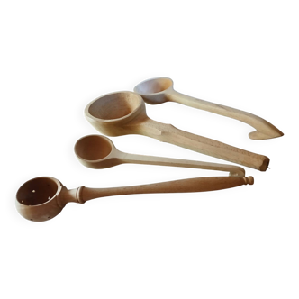 Lot de 4 cuillères/ louches en bois