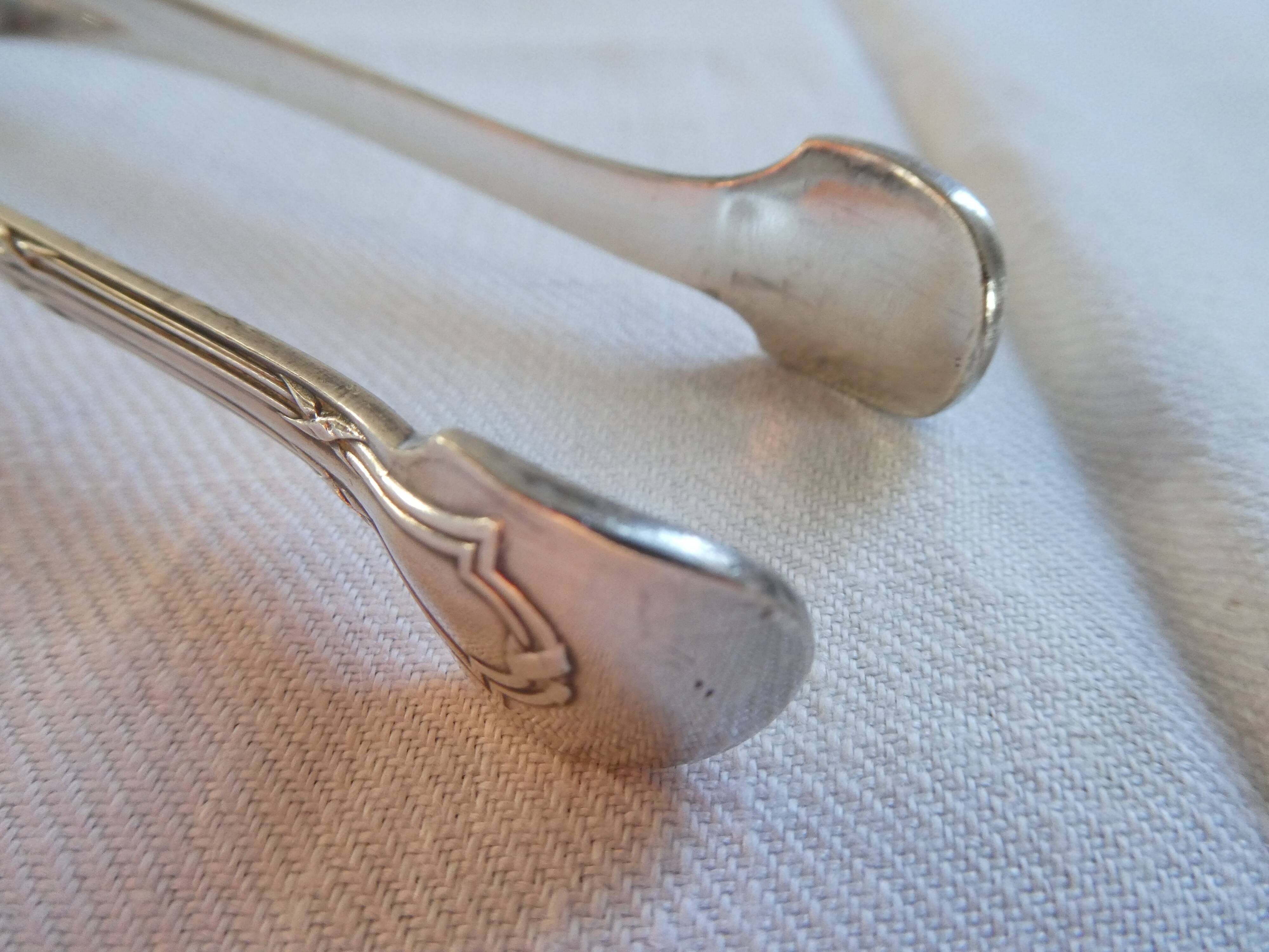 Christofle Silver-plated metal sugar tongs with crossed ribbon bow design