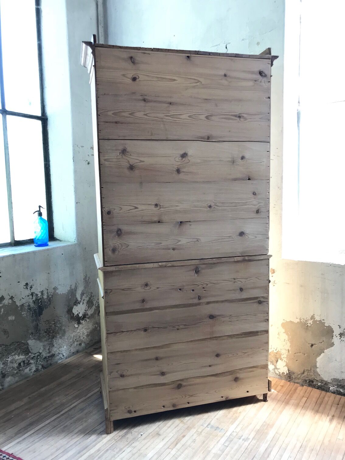 Buffet two bodies in raw pine