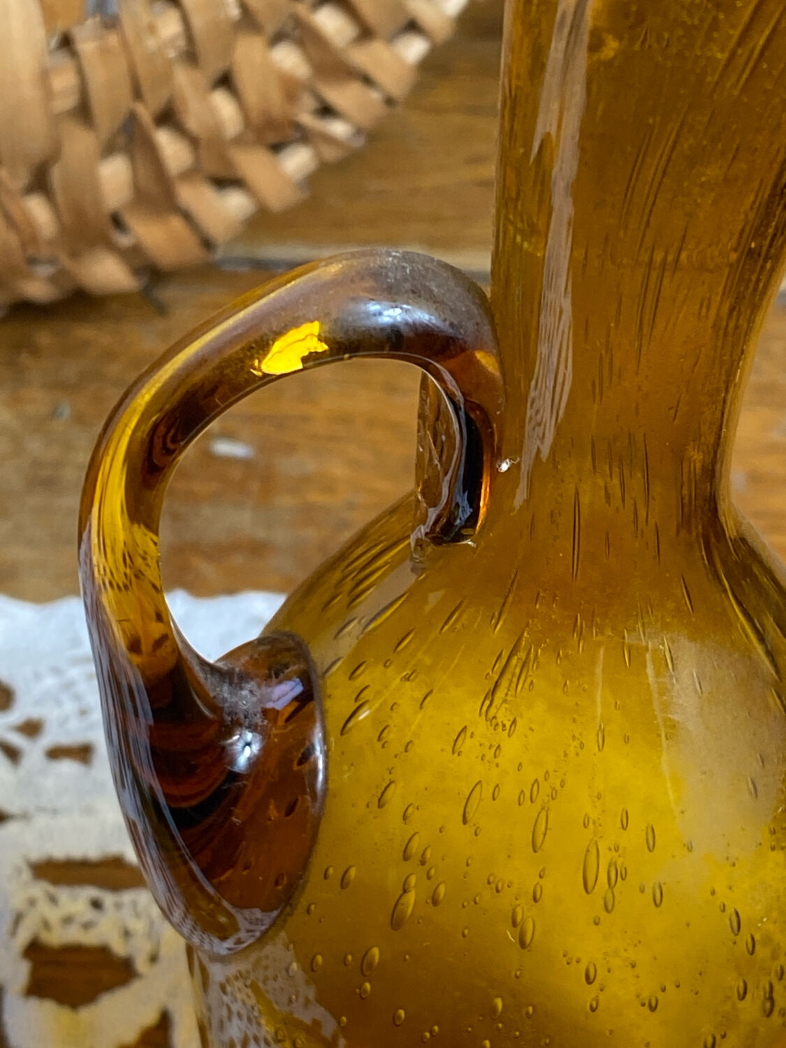 Blown glass oil dispenser with bubbles
