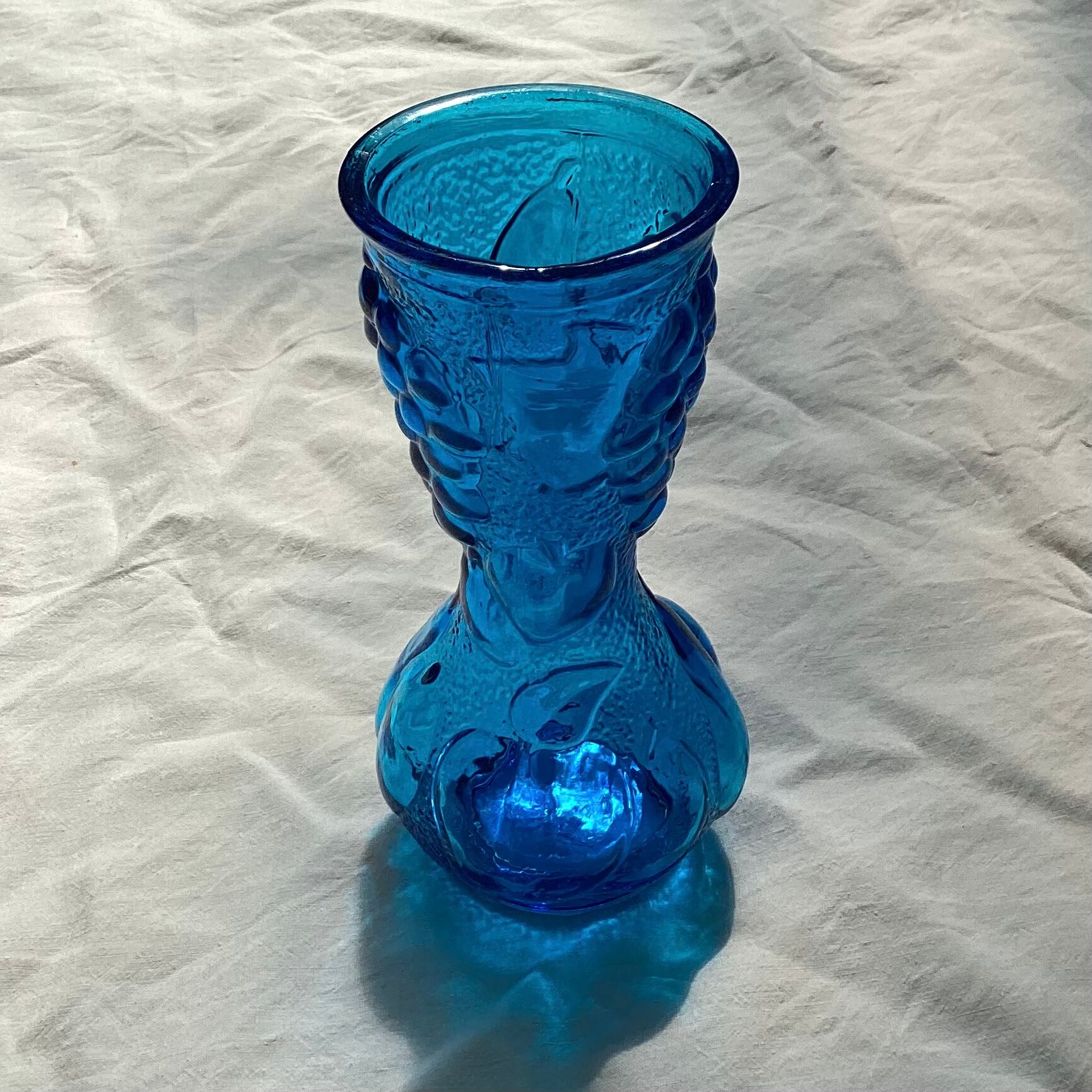 Italian vase in blue glass around the 1970s dimension: H-25cm- D-10cm-