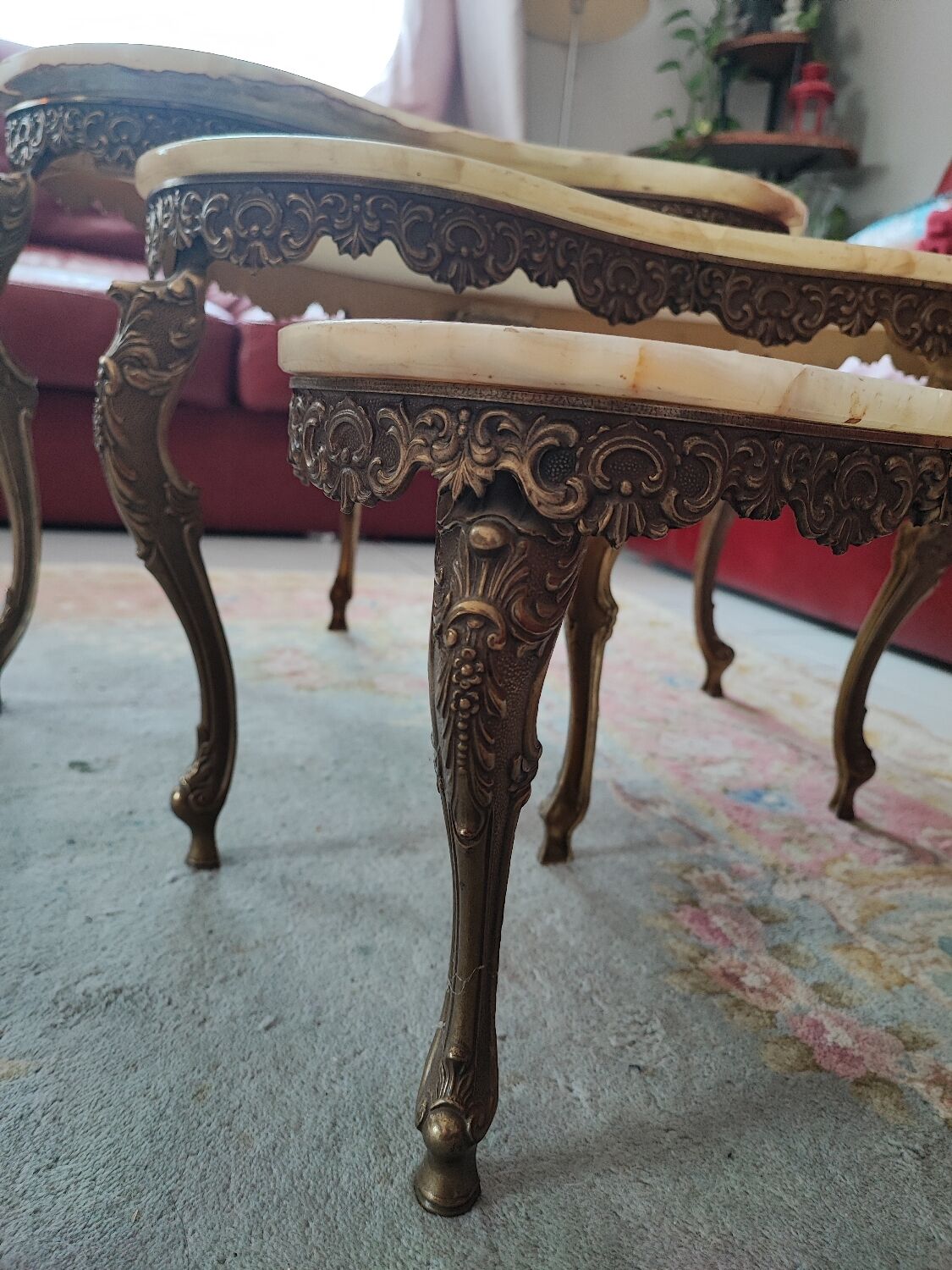 Kidney bean nesting tables