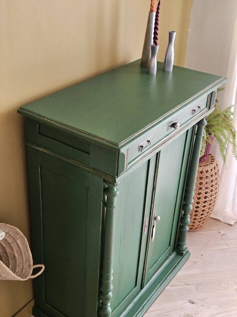 Antique cabinet in fir with green patina Metsä | Hector