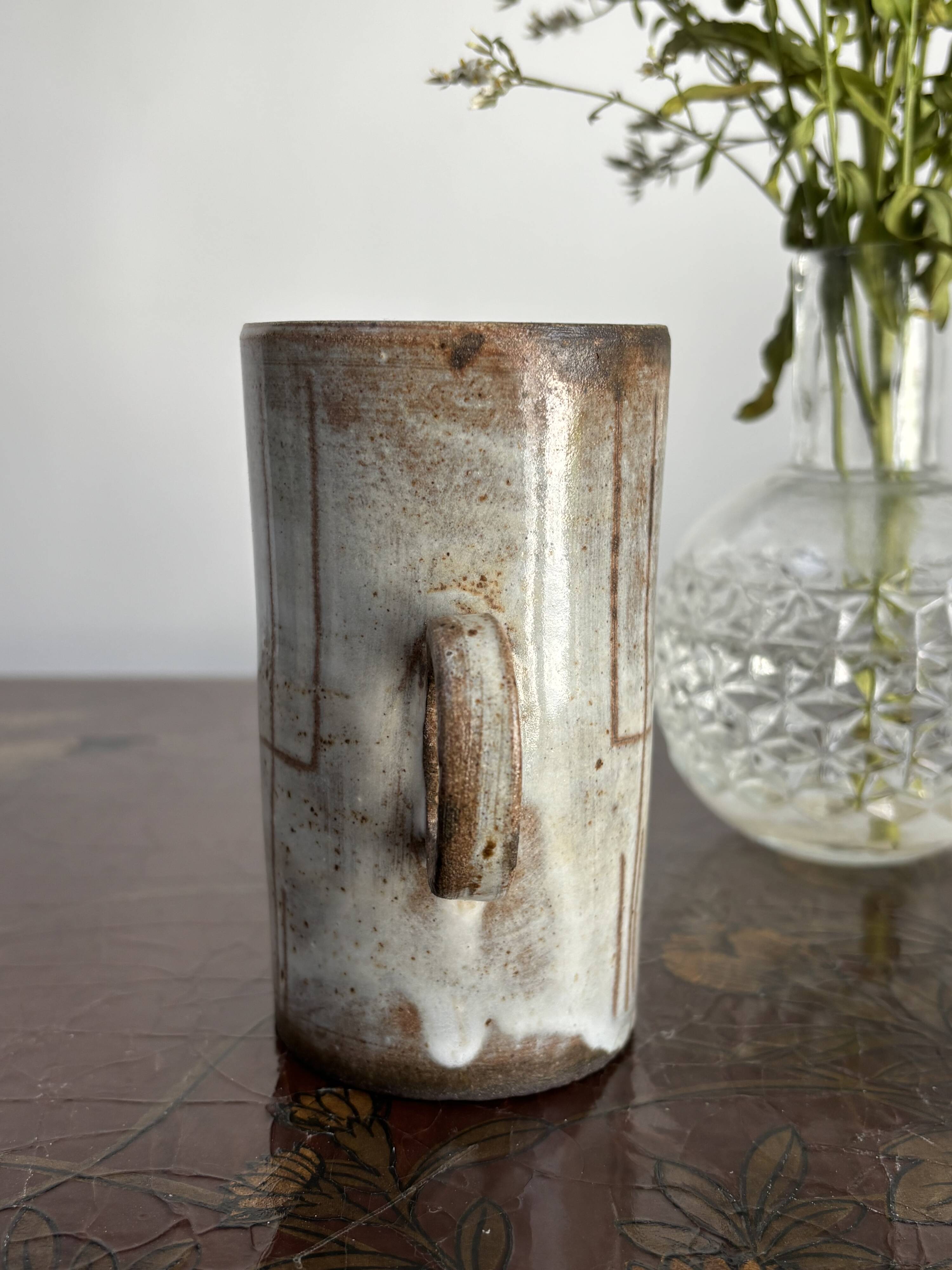 Ceramic mug-cup Jacques Pouchain l'Atelier Dieulefit 1960, Décor inc