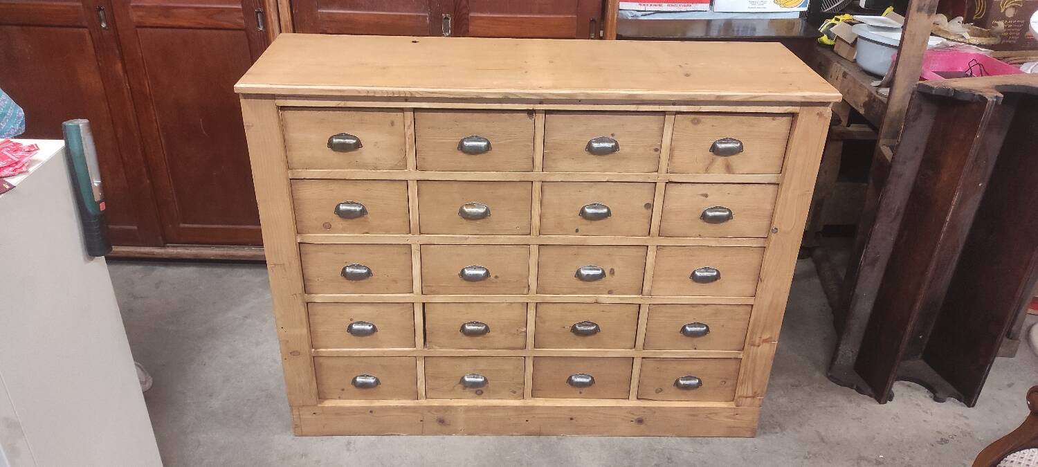 Seed trader's furniture with 20 fir drawers