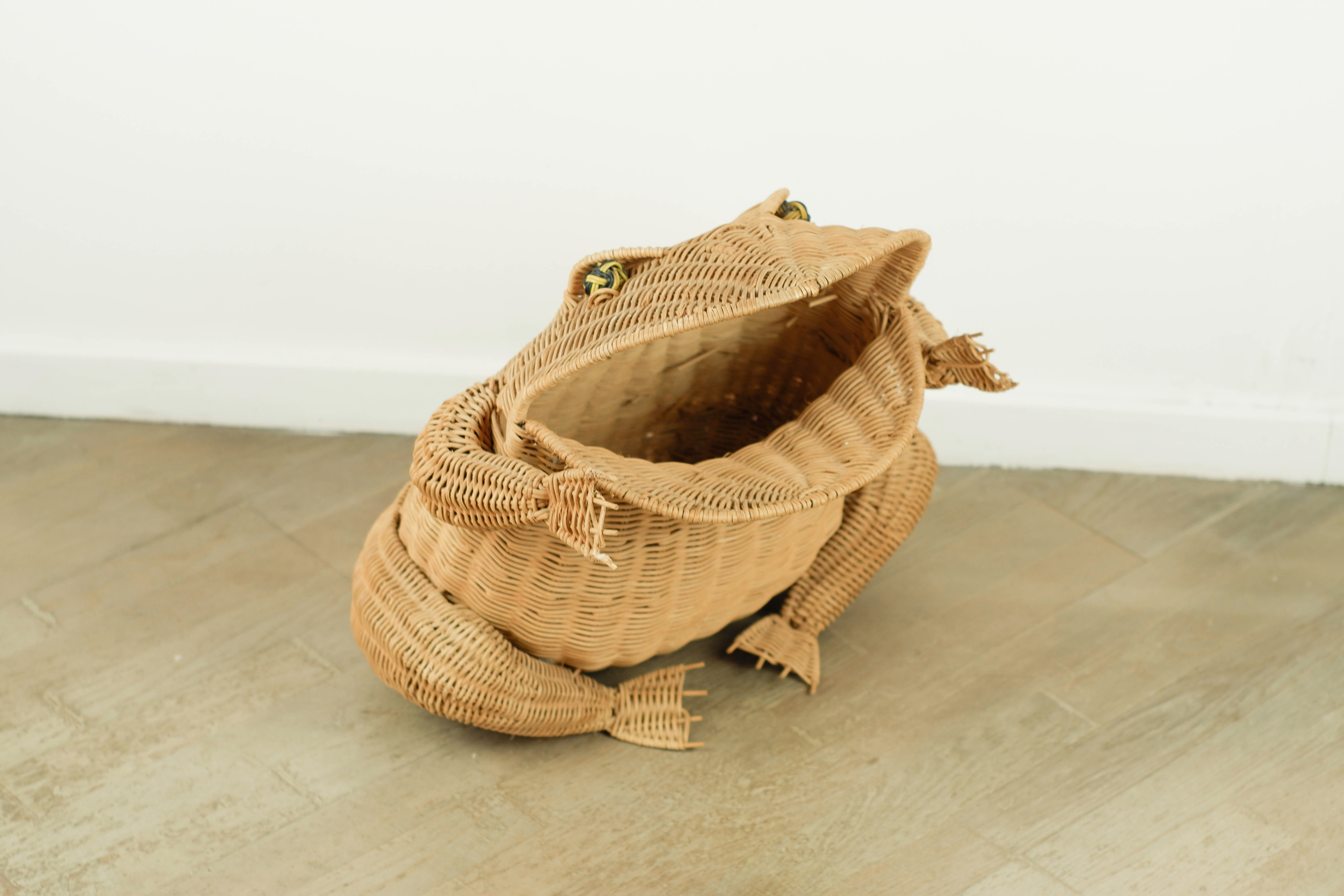 Porte revues by Olivier Cajan in wicker