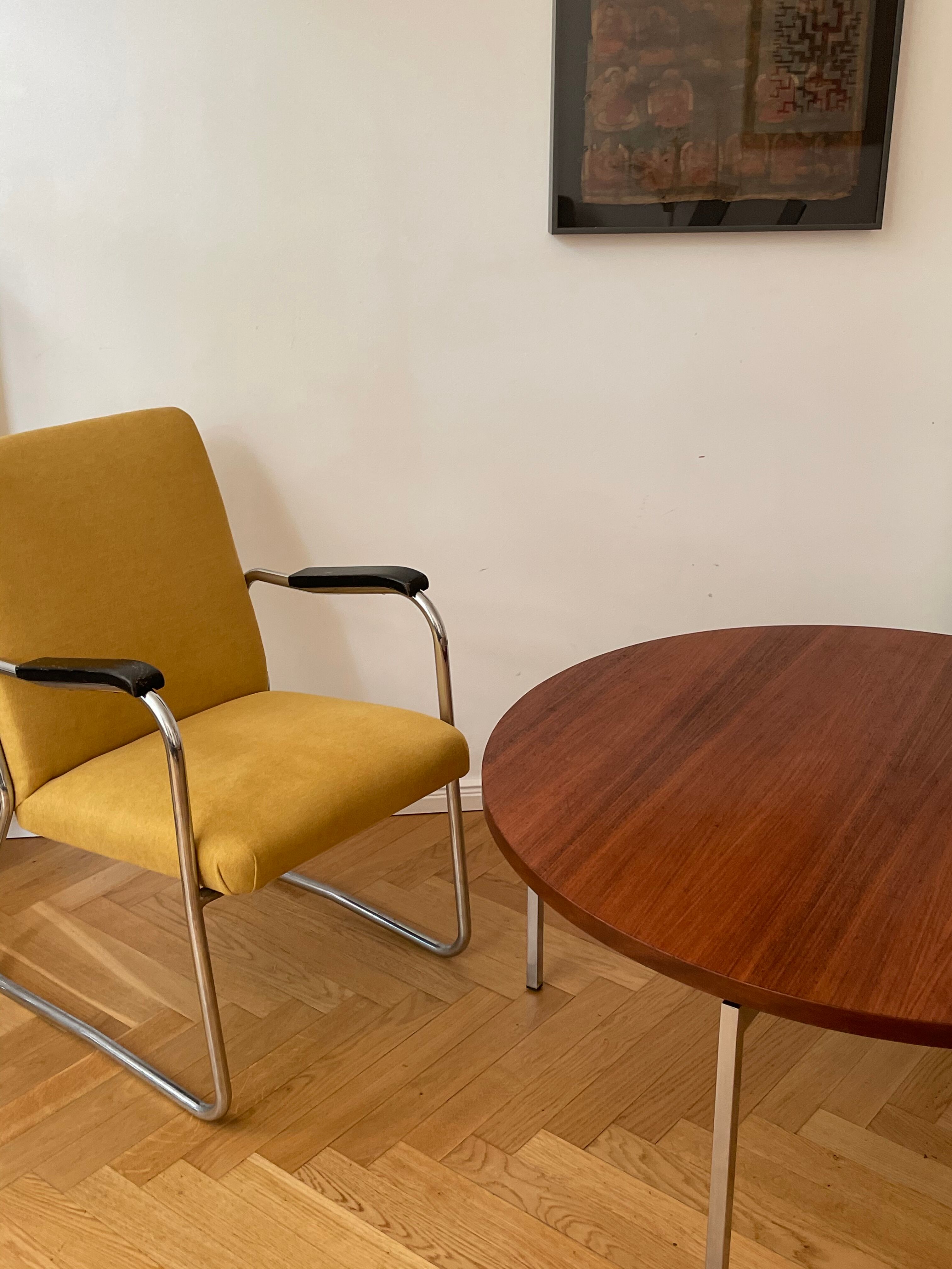 Florence Knoll round Coffee Table in Palisander 1960s
