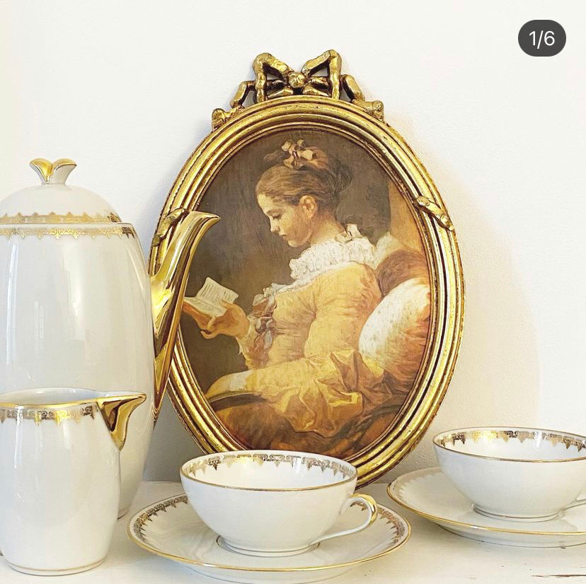 Gilded silk "the e-reader" frame