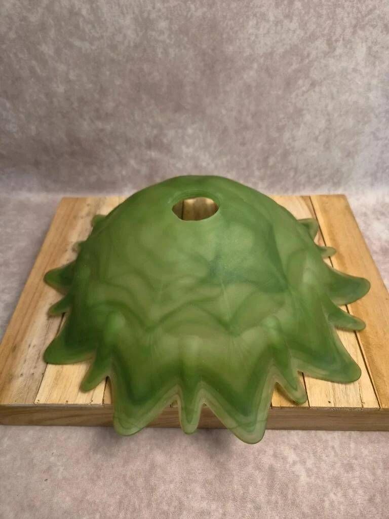 Large vintage marbled green glass lampshade – star-shaped flower design – 35 cm