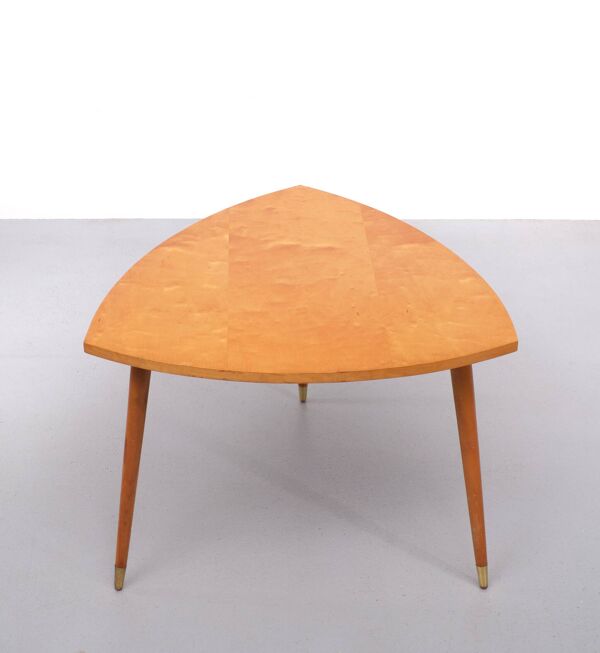 Table basse triangle en bois d'érable années 1950 hollande