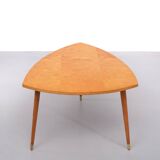Table basse triangle en bois d'érable années 1950 hollande