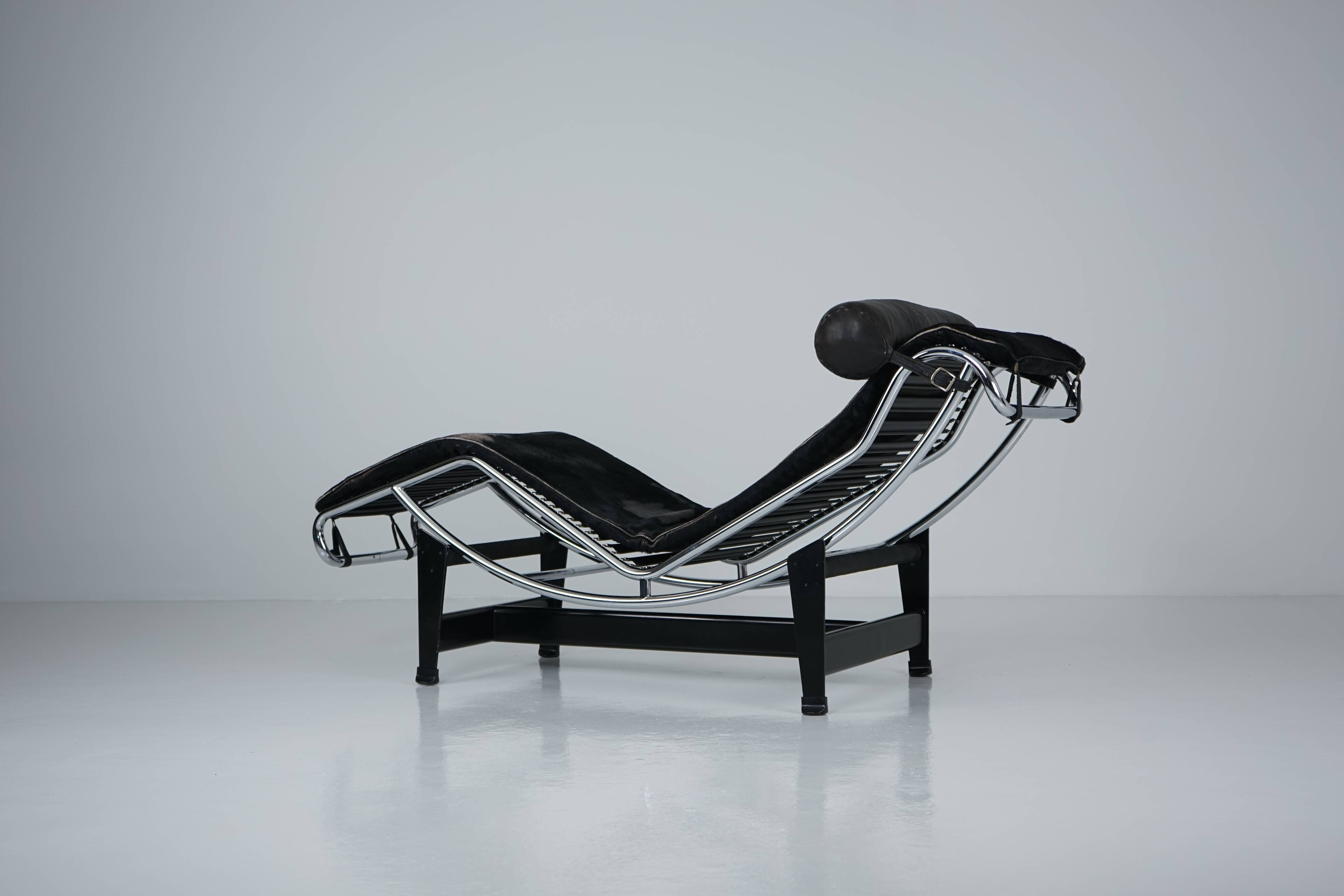 Black Fur LC4 Chaise Longue by Le Corbusier & Pierre Jeanneret for Cassina