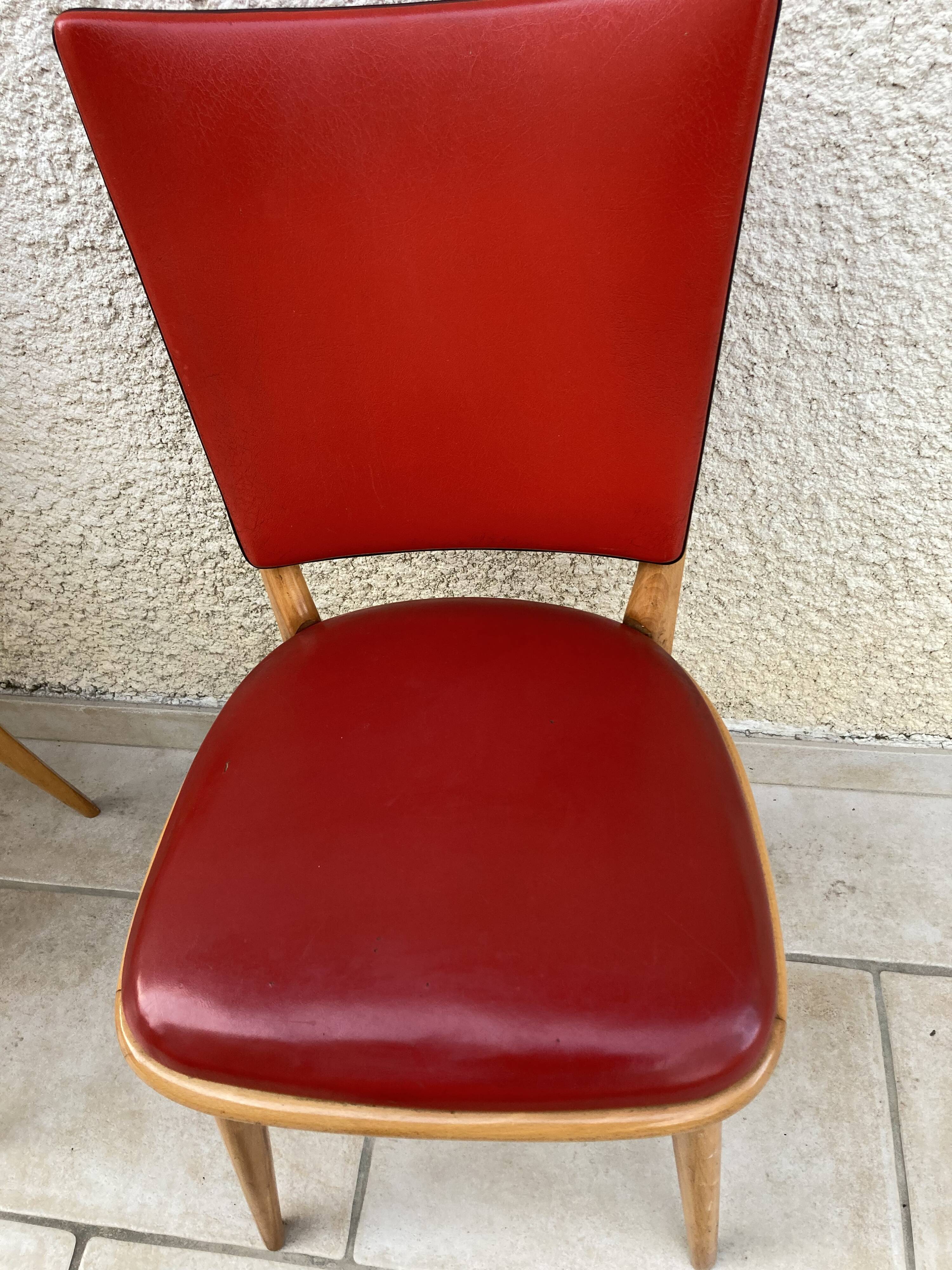 3 chairs in red Skaï