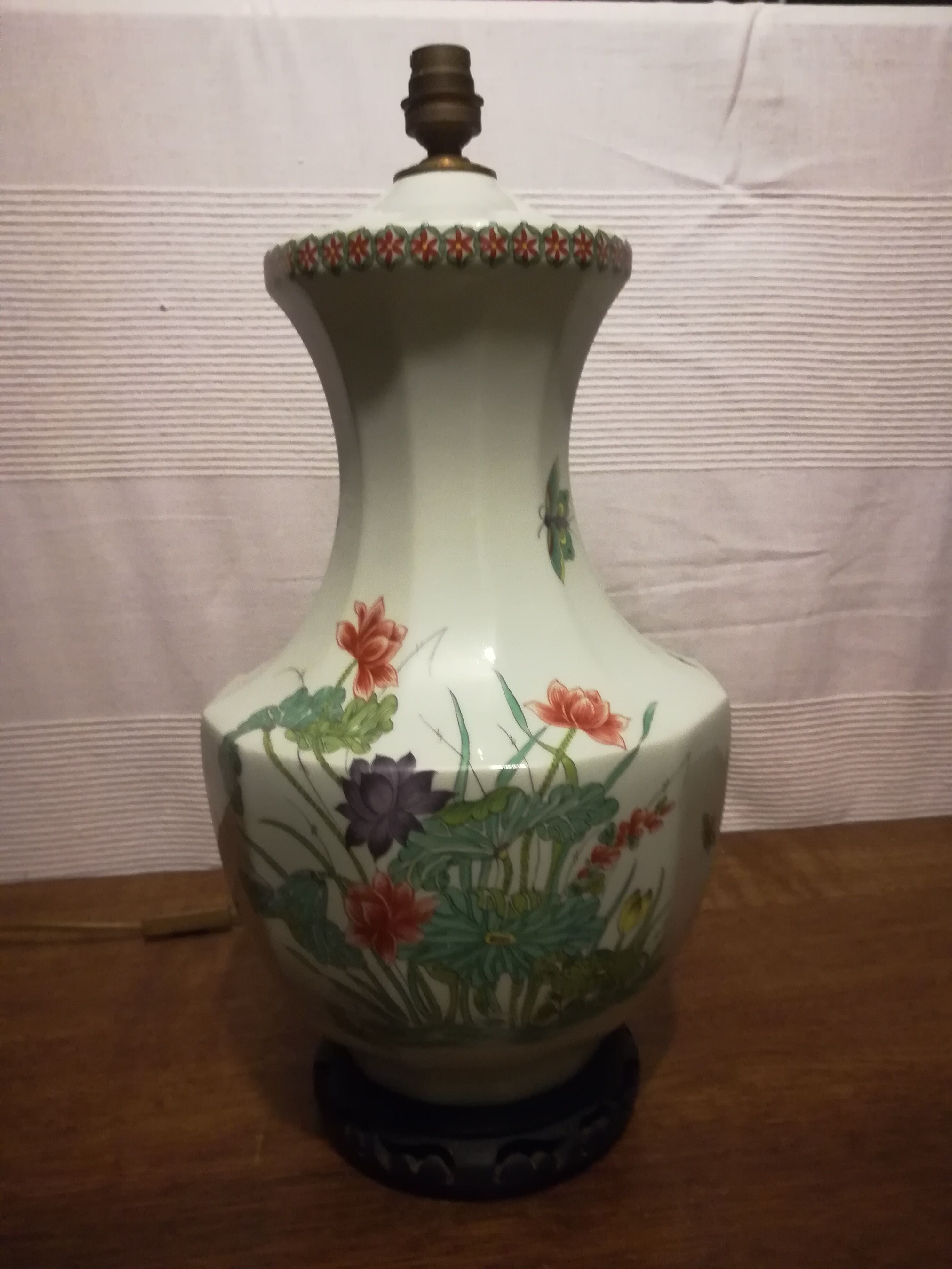 Porcelain porcelain lamp