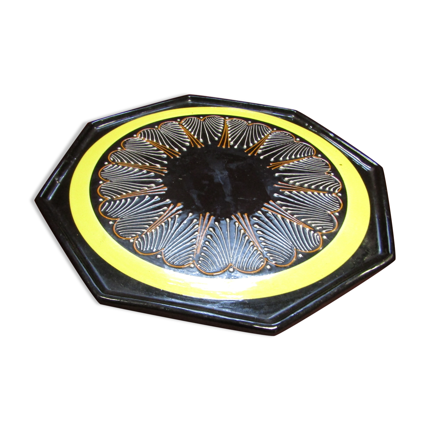 Hb Quimper octagonal plate of dominant colors black and yellow