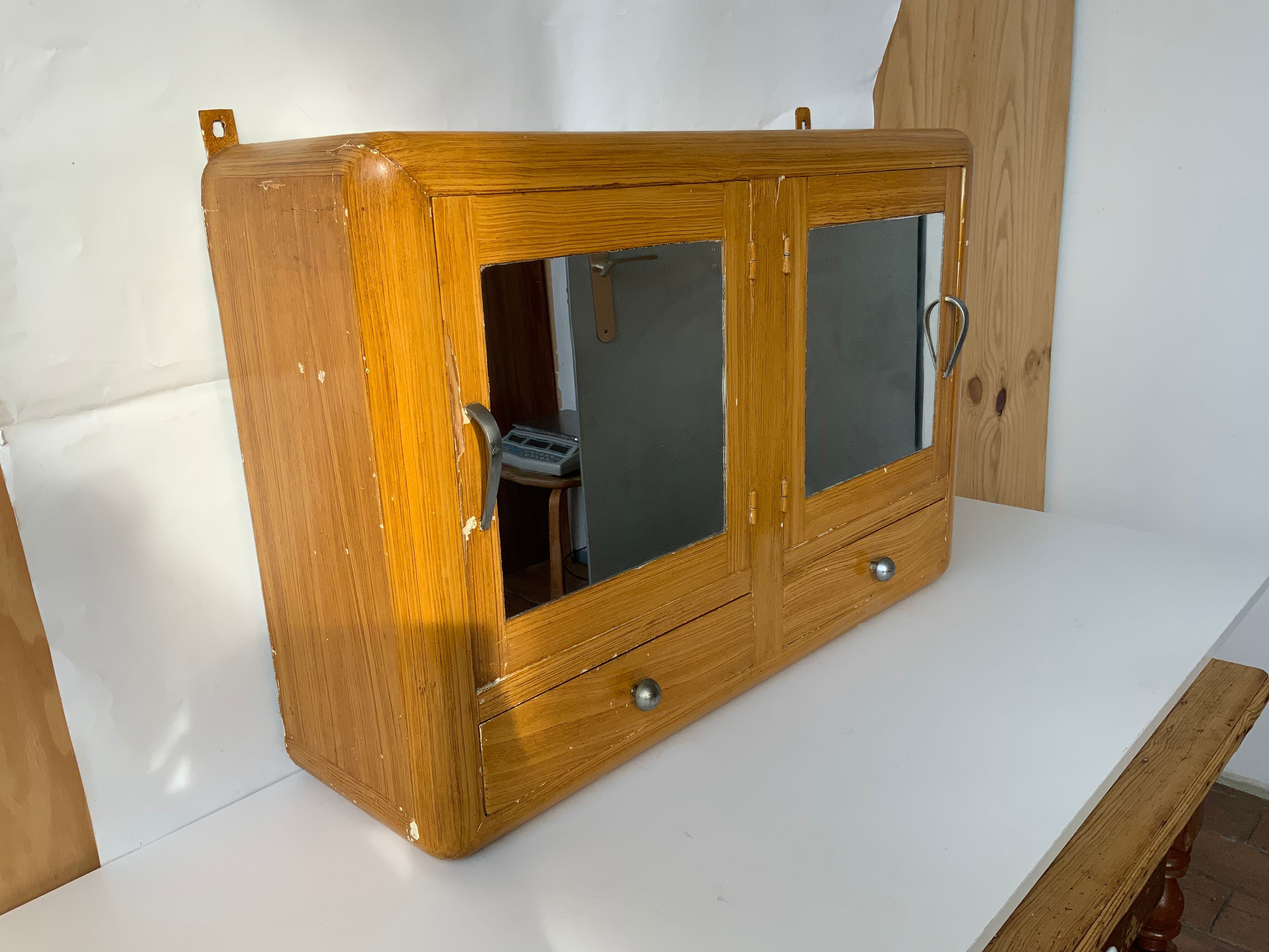 Medicine cabinet 50s