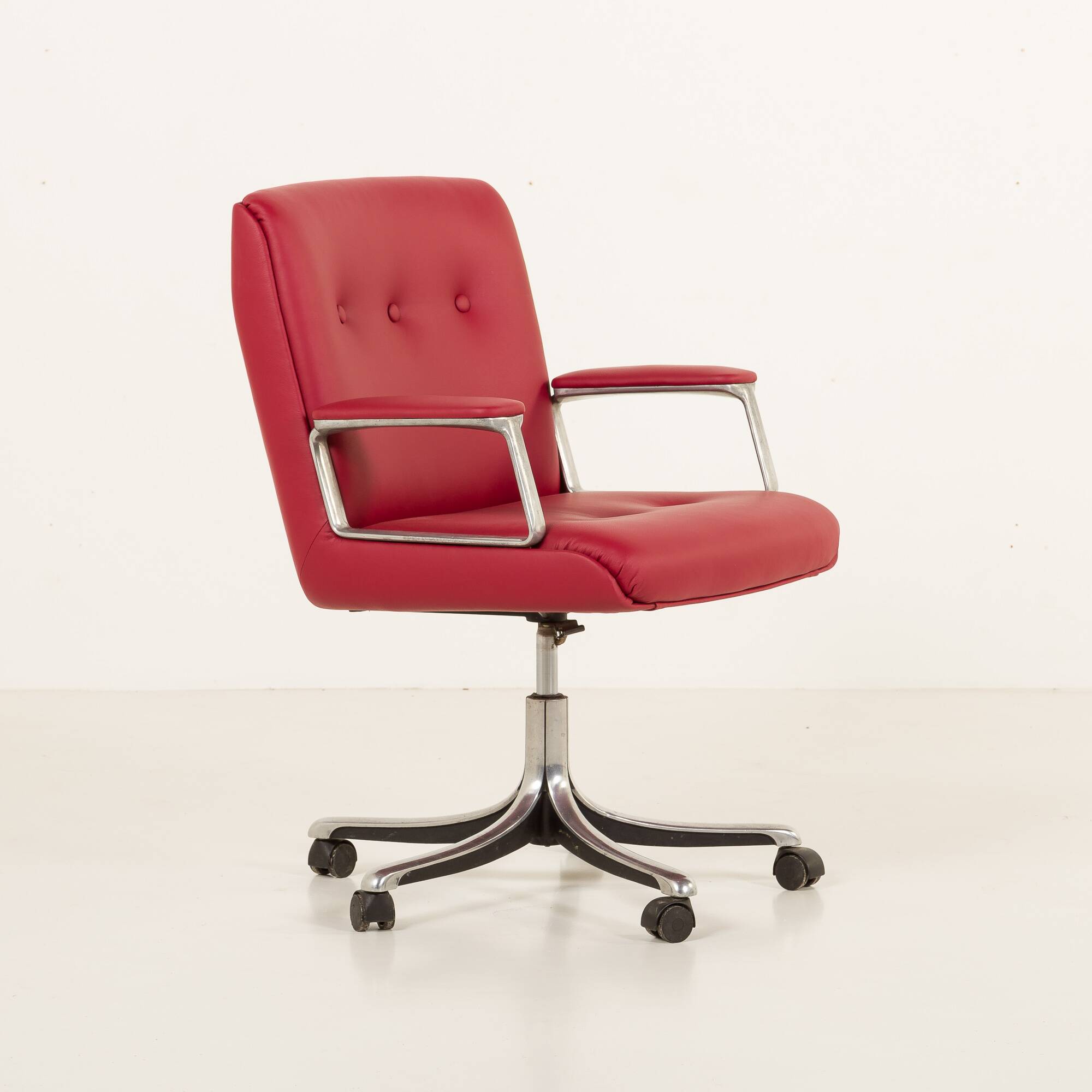 Office chair by Osvaldo Borsani for Tecno, 1970s
