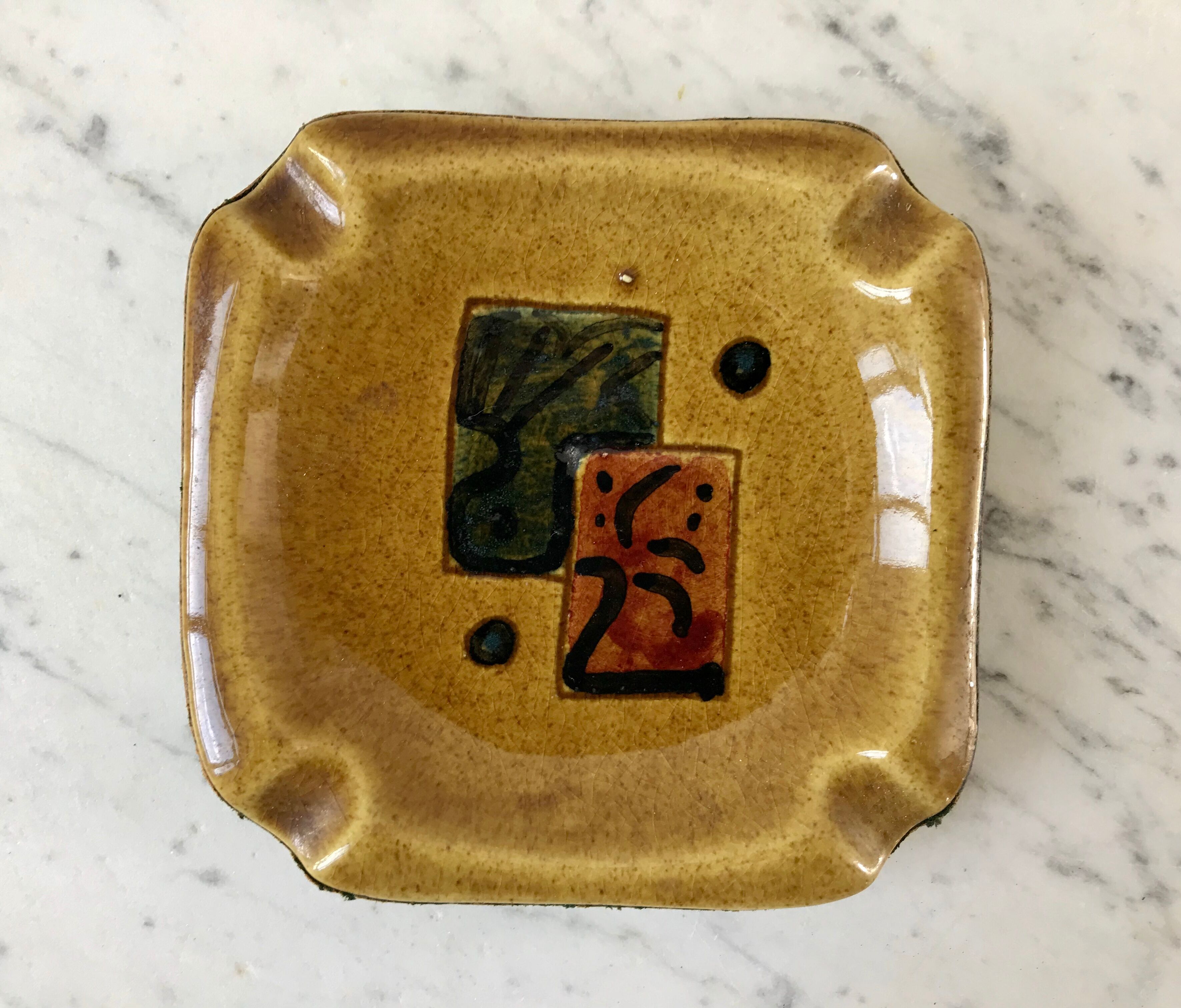 Ashtray abstract design in ceramic and leather 50s-60s