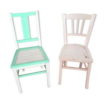Set of 2 vintage wooden chairs