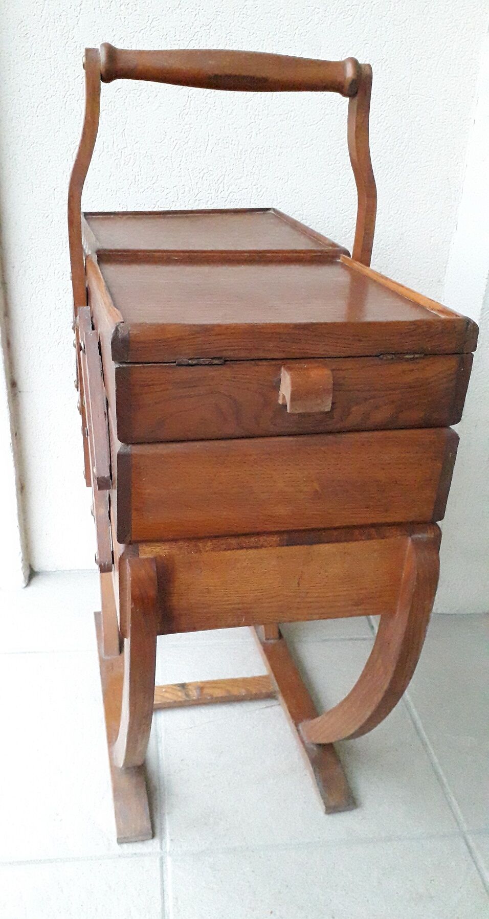 Travailleuse en bois