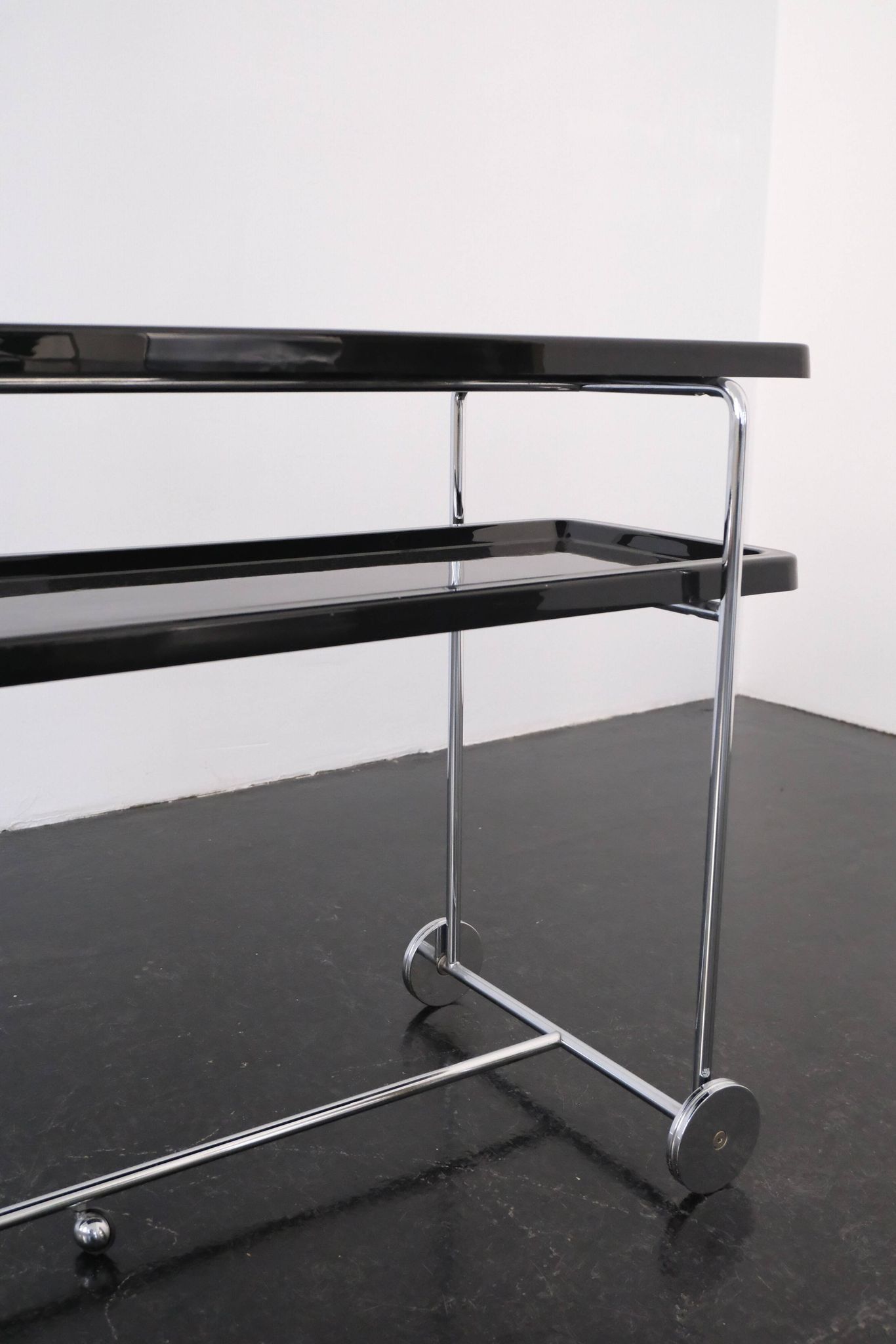 “Happy Hour” trolley by Alfredo Häberli / BD Barcelona