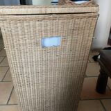 Corner laundry basket