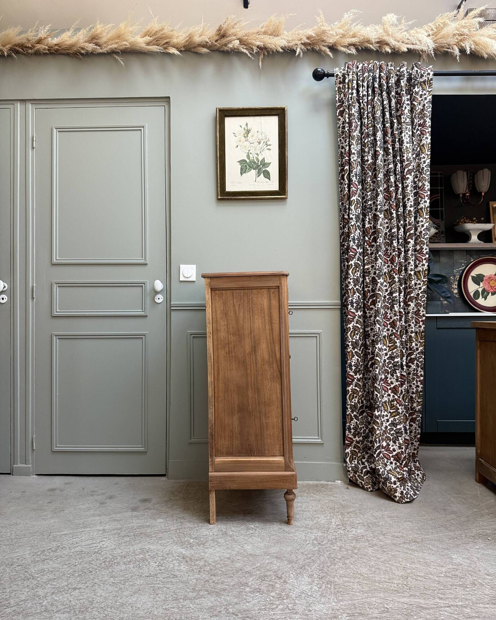 Small high buffet in walnut (renovated)