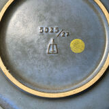 Empty vintage pocket in glazed ceramic
