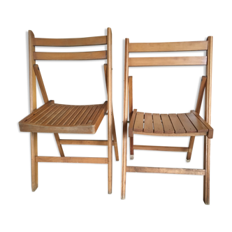 Lot of 2 folding chairs