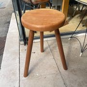 Tabouret moderniste t