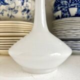 Carafe en opaline blanche