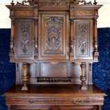 Beautiful Renaissance style sideboard in solid walnut, fully carved