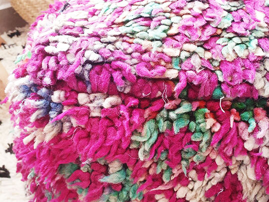 Pouf marocain en tapis avec oreiller