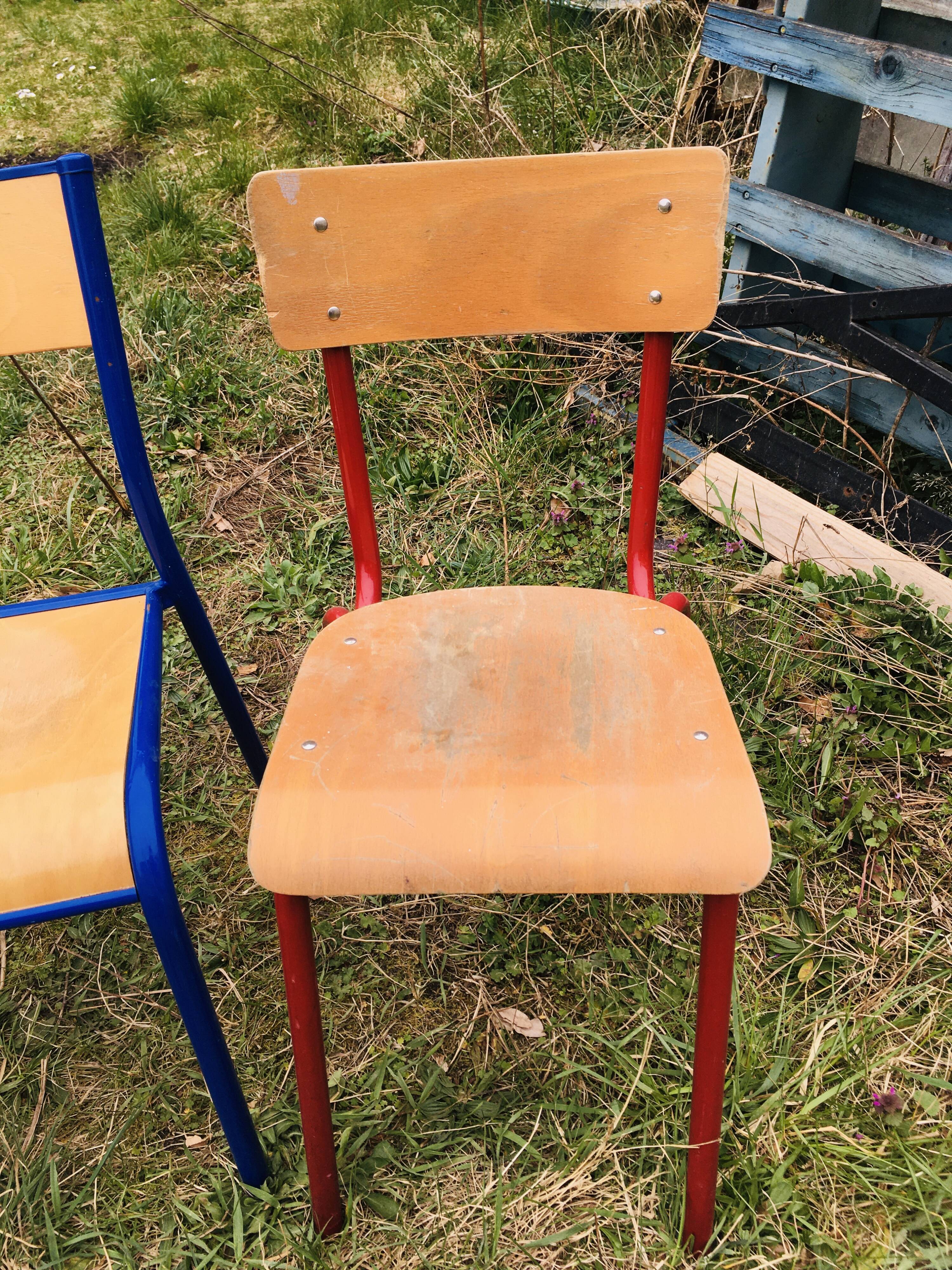 Set of 5 school chairs years '70 in red and blue