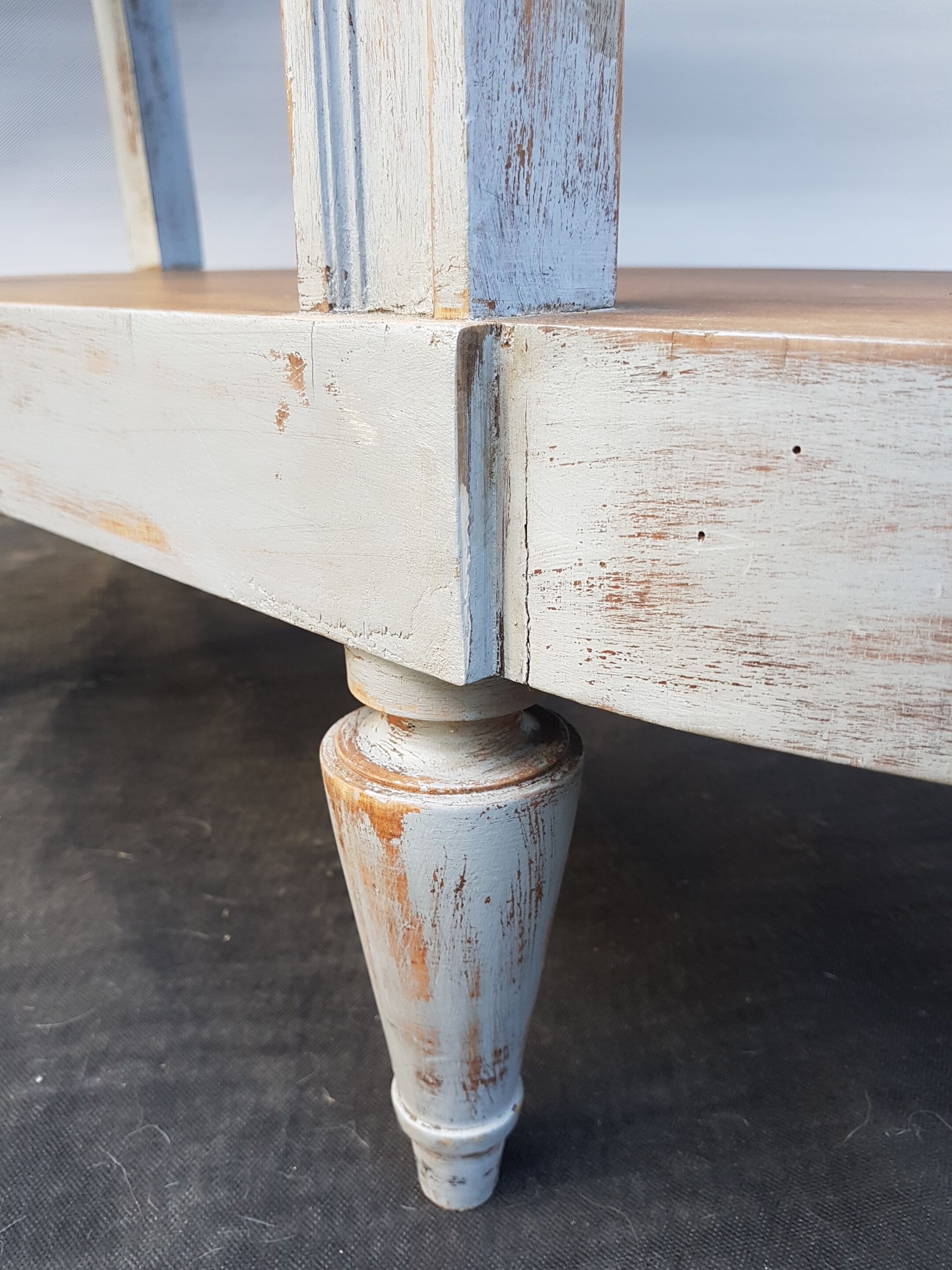 3-plate Gustavian-style curved console