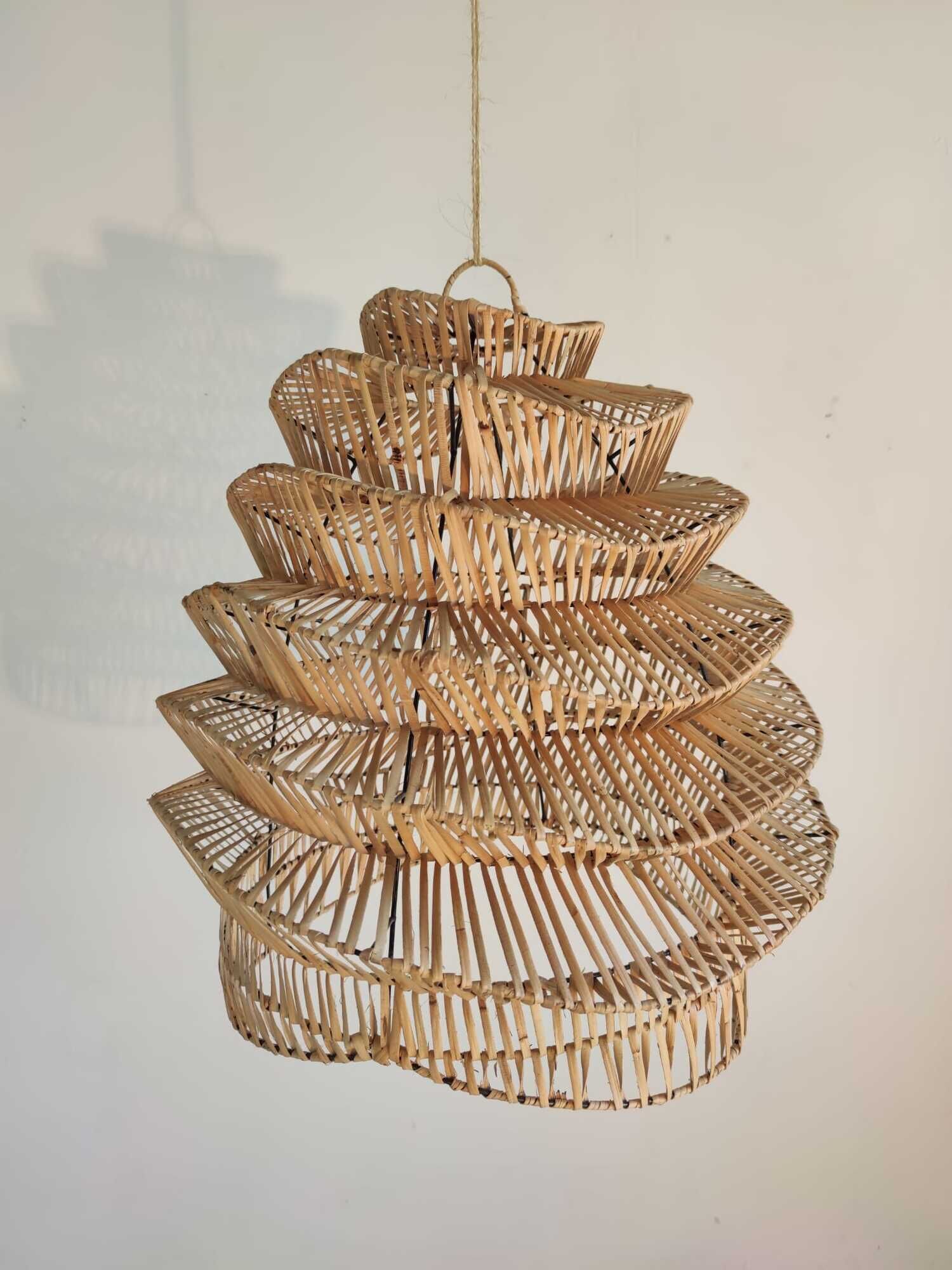Braided rattan suspension in the shape of a natural accordion